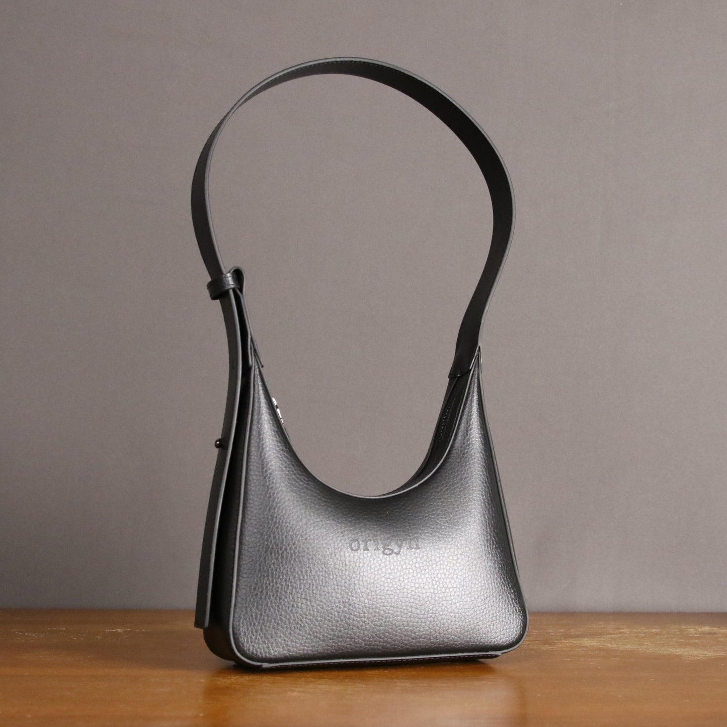 Origyn 01 - Plant-Based Leather Shoulder Bag - Made with MIRUM®