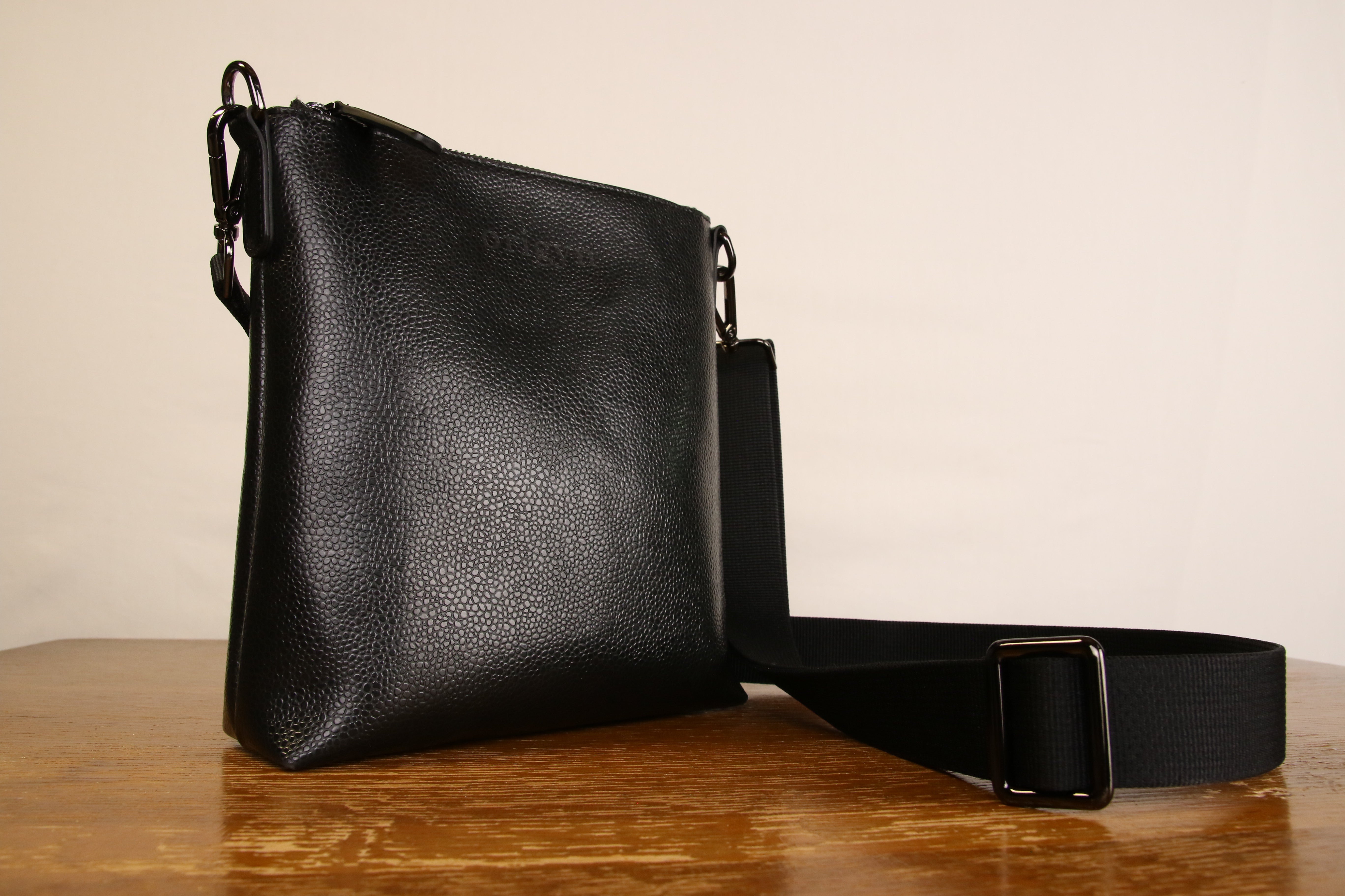 Origyn 04 - Plant-Based Vegan Leather Top Zip Handbag - Made with Plas