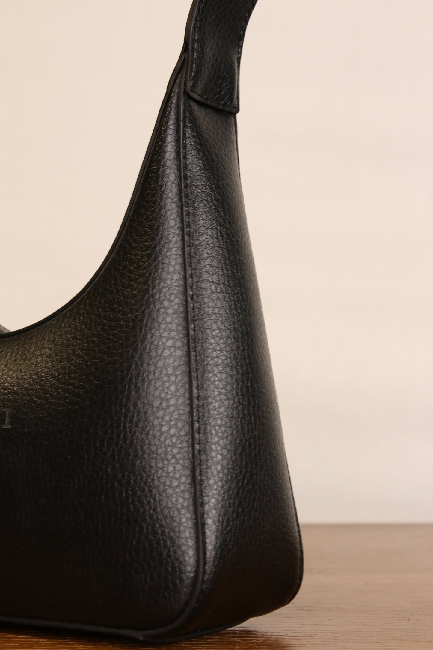 Origyn 01 - Plant-Based Vegan Leather Shoulder Handbag - Made with MIRUM®