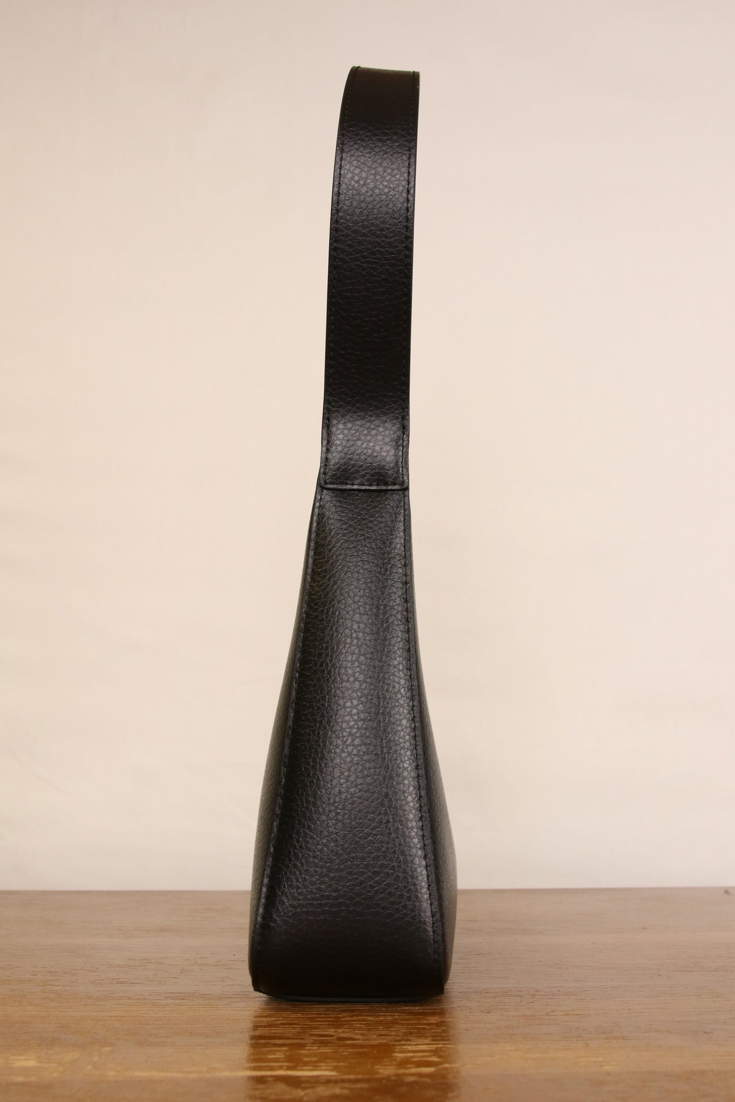 Origyn 01 - Plant-Based Vegan Leather Shoulder Handbag - Made with MIRUM®