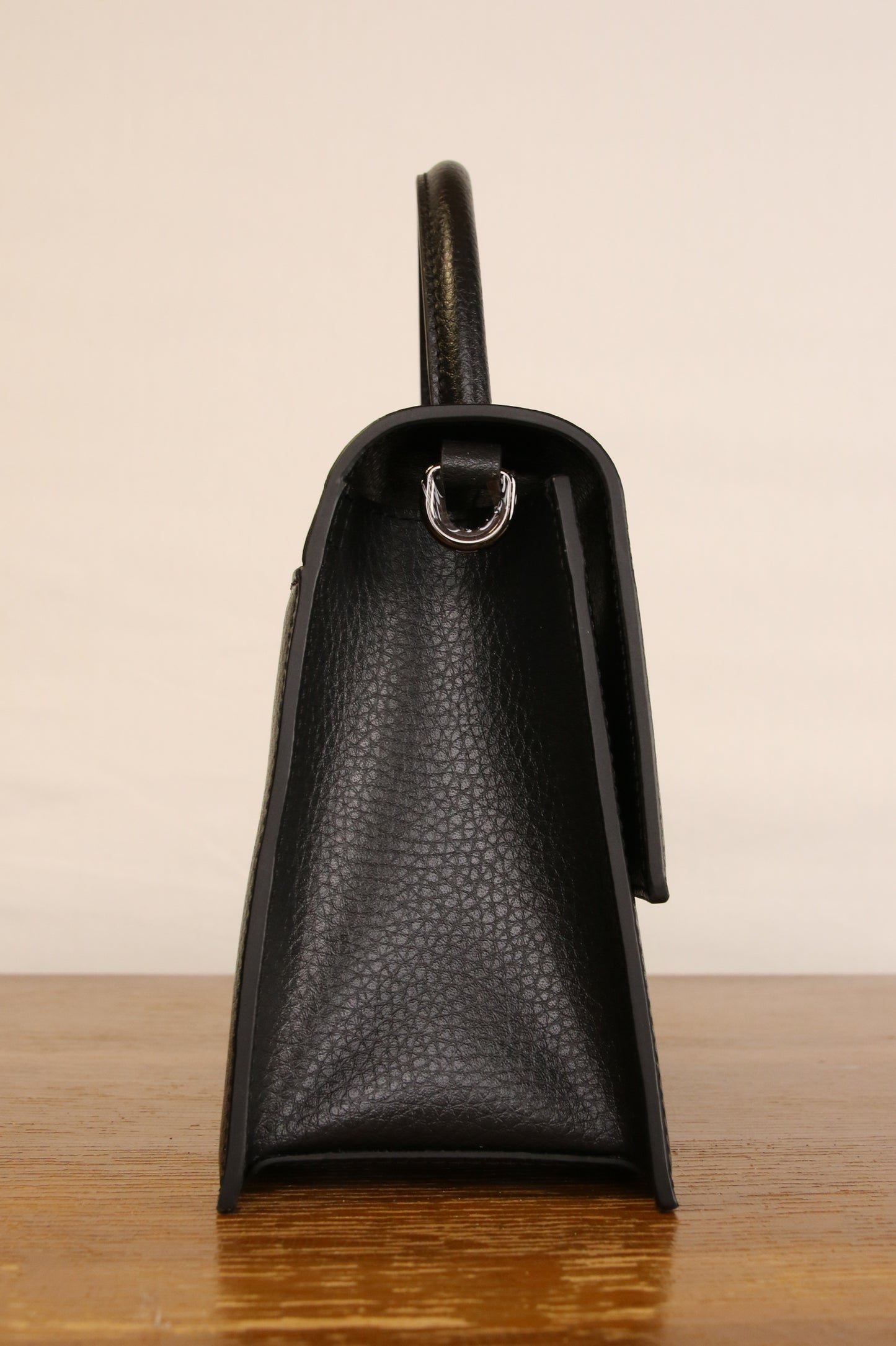 Origyn 03 - Plant-Based Vegan Leather Kelly Bag - Made with Plastic-Free MIRUM®