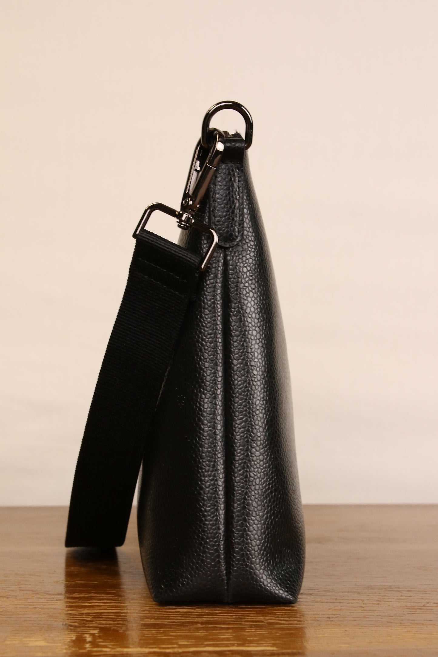 Origyn 04 - Plant-Based Vegan Leather Top Zip Handbag - Made with MIRUM®